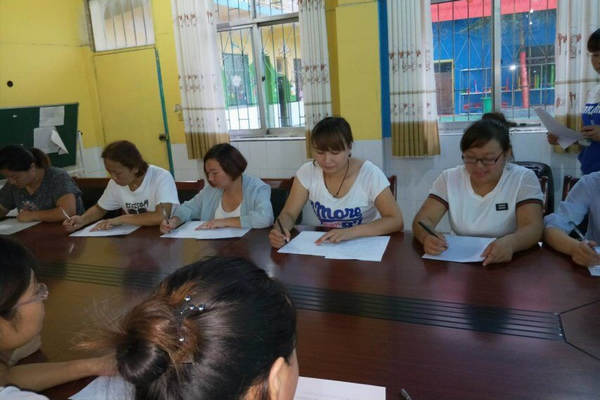 8月29日,石道乡童乐幼儿园全体教职工召开了新学期第一次"安全工作
