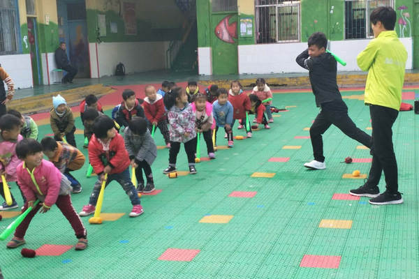 [石道]幼儿园里来了男老师