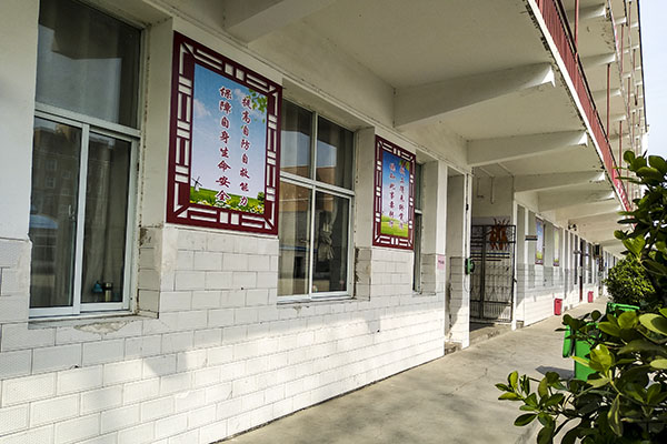 在宿舍楼,教学楼,大门口打造美丽校园文化墙
