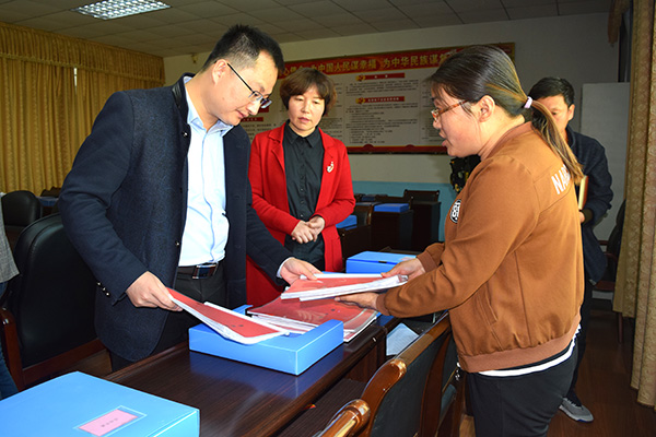 [嵩阳高中]加强师德师风建设 提高教师队伍素质