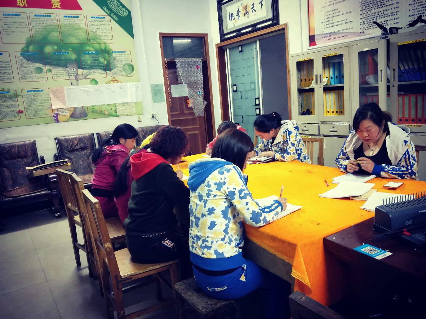 [唐庄]观看爱国《鸡毛信》影片,感受榜样的力量