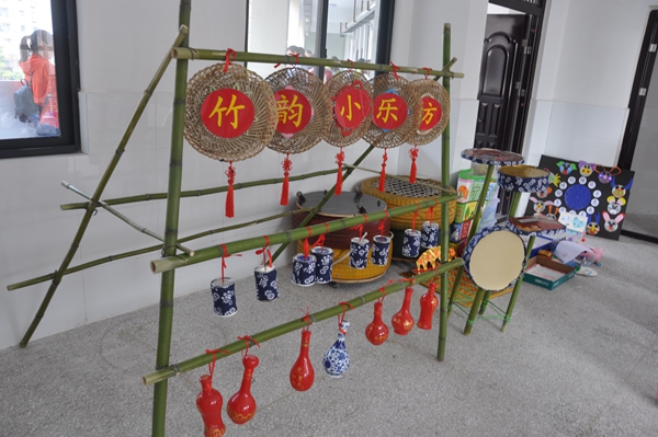我市中小学幼儿园优秀自制教具暨学生科技创新小制作展在通达路小学