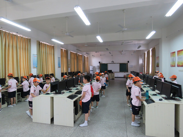 阳实验幼儿园举行六一系列活动---走进小学 体