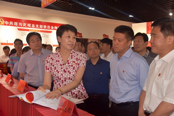 郑州市委常委、组织部长焦豫汝到塔沟武校考察