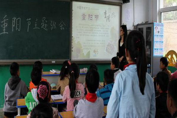 [东华]五小组织各班召开重阳节主题班会
