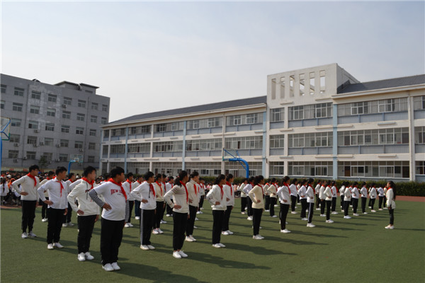 [嵩阳办]滨河路小学举行队列队形武术操暨校园