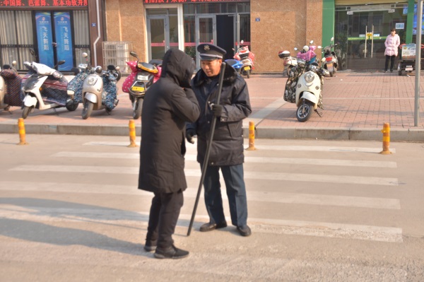 盘查人口_警方尖兵组 建立便了衣反扒组 便衣反扒无处不在(3)