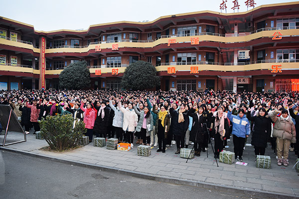 [嵩阳高中]隆重举行"迎新年"升国旗仪式