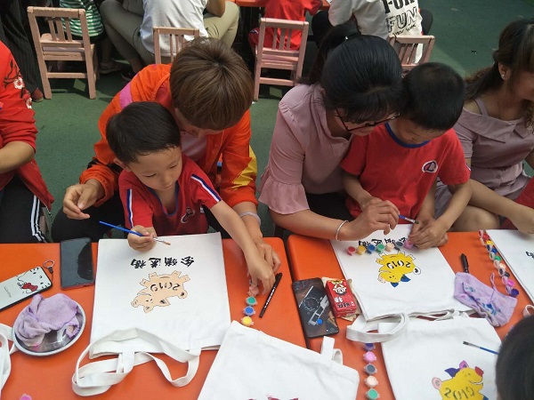 [白坪]童心童画亲子绘画 把爱带回家