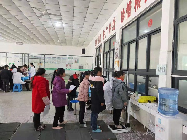 [送表]健康体检进校园 关爱学生共成长