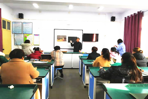 小学教室里有什么画 2019120631018629.jpg