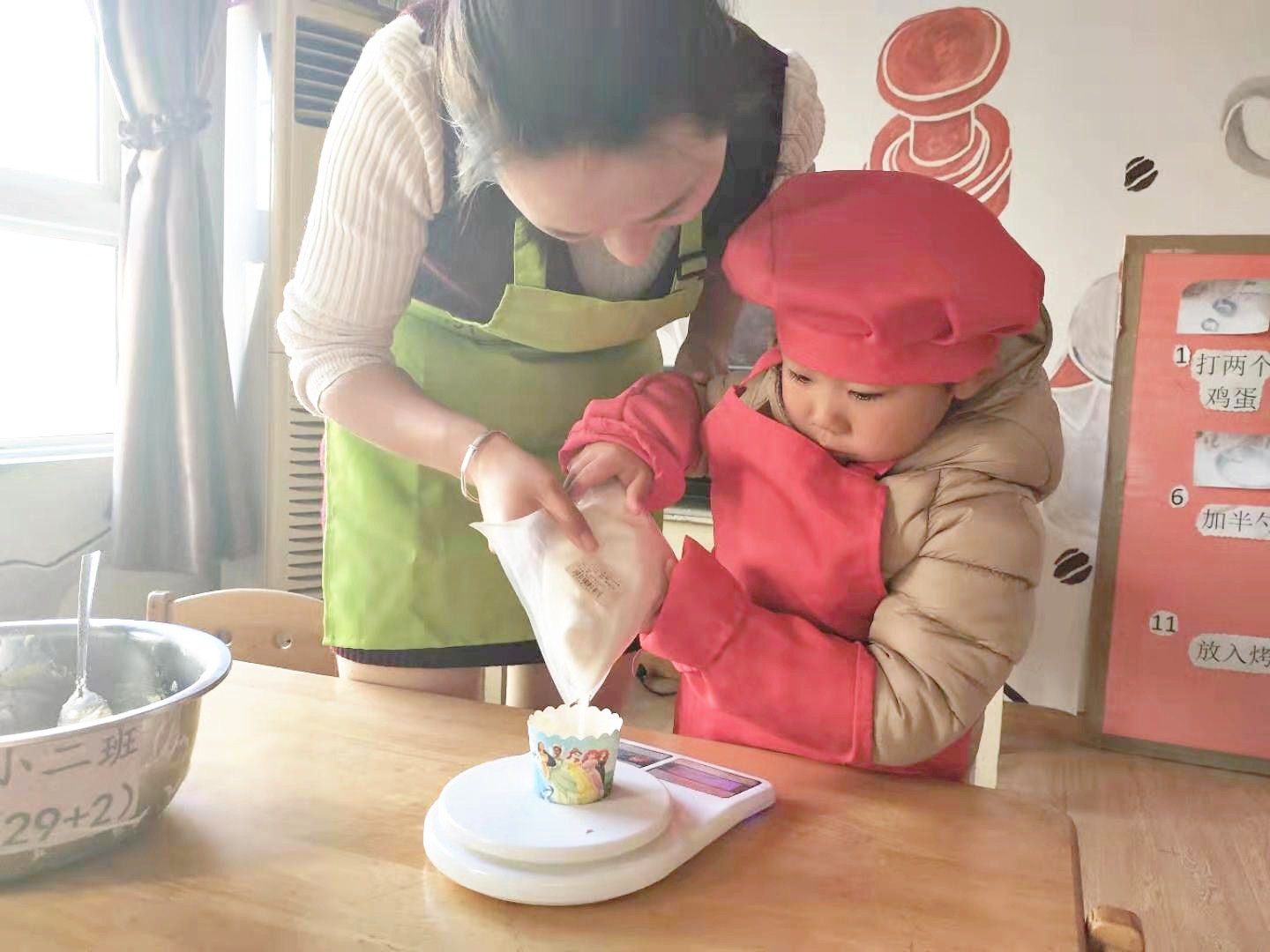 巧玩泥工 “智”做饼干-精彩活动 - 常州市天宁区红梅幼儿园