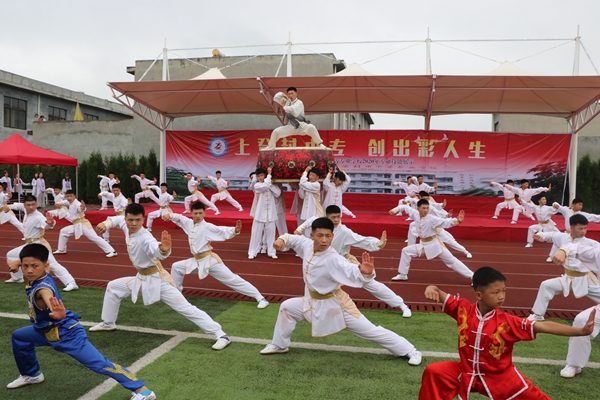 塔沟武校学生表演.jpg