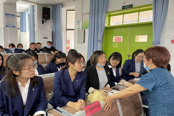 进行讨论的英语怎么说 2021050867228561.jpg