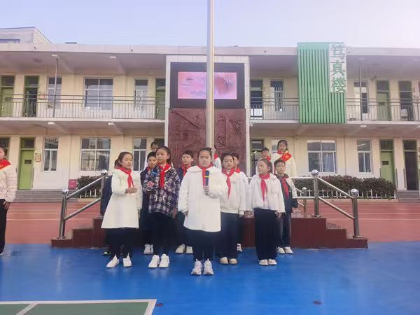三年级学生演讲.jpg