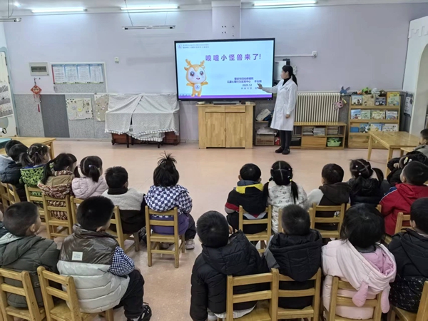 小二班家长助教健康《喷嚏小怪兽来了》.jpg